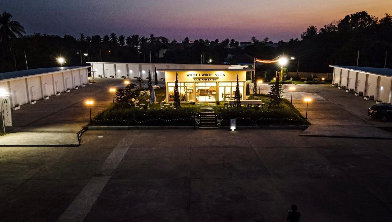 Wicket White Villa Photharam Bagian luar foto
